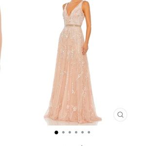 MAC DUGGAL
V-NECK EMBELLISHED TULLE GOWN